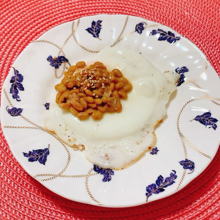 納豆目玉焼き ☉᎑☉!(1パックで四人分)
